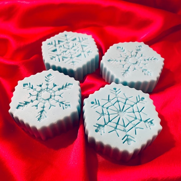 ❄️ Snowflake Soaps ❄️ - Picture 2 of 3